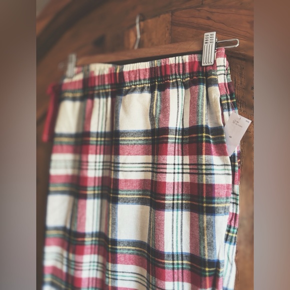 Old NAVY Pajama Bottoms Flannel & Complimentary Tee - Picture 5 of 11